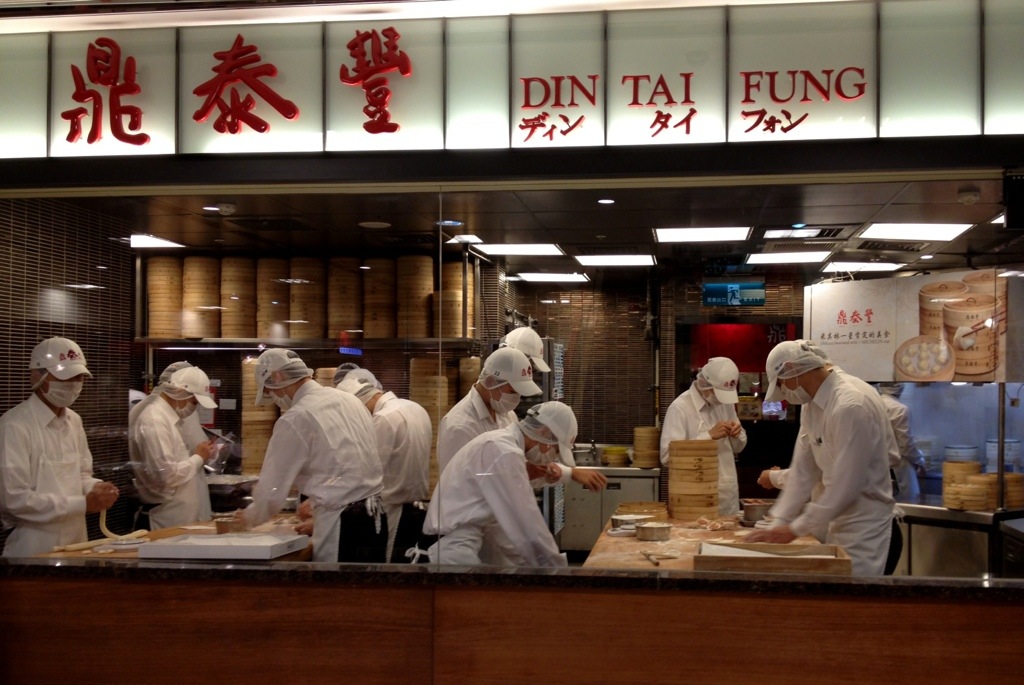Tai fung. Din tai Fung. Din tai Fung Restaurant in Taiwan. Ресторан "Ding tai Fung". Ми Фунг еда.